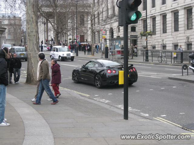 Nissan Skyline spotted in Londra, United Kingdom