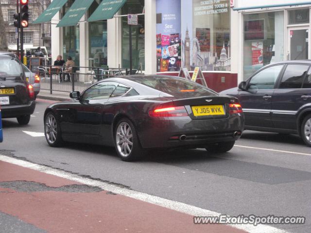 Aston Martin DB9 spotted in Londra, United Kingdom