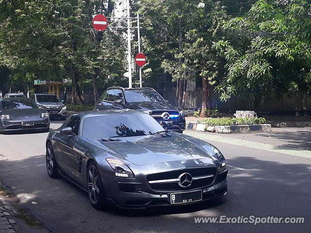 Mercedes SLS AMG spotted in Jakarta, Indonesia