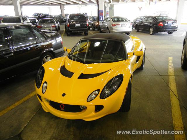 Lotus Elise spotted in Schaumburg, Illinois