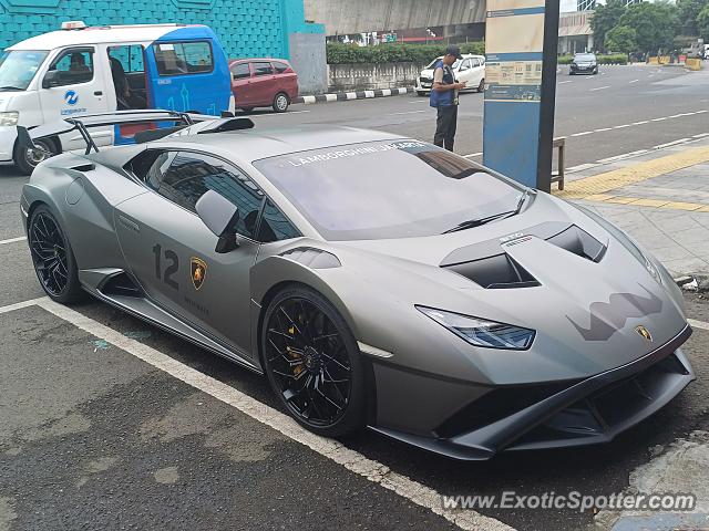 Lamborghini Huracan spotted in Jakarta, Indonesia