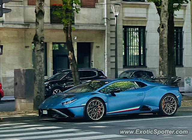 Lamborghini Huracan spotted in Paris, France