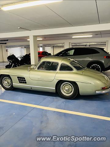 Mercedes 300SL spotted in Paris, France