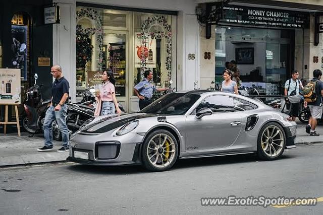 Porsche 911 GT2 spotted in HCM, Vietnam