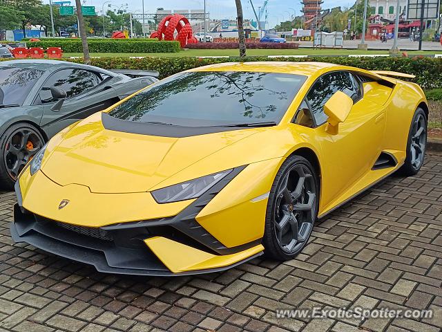 Lamborghini Huracan spotted in Jakarta, Indonesia