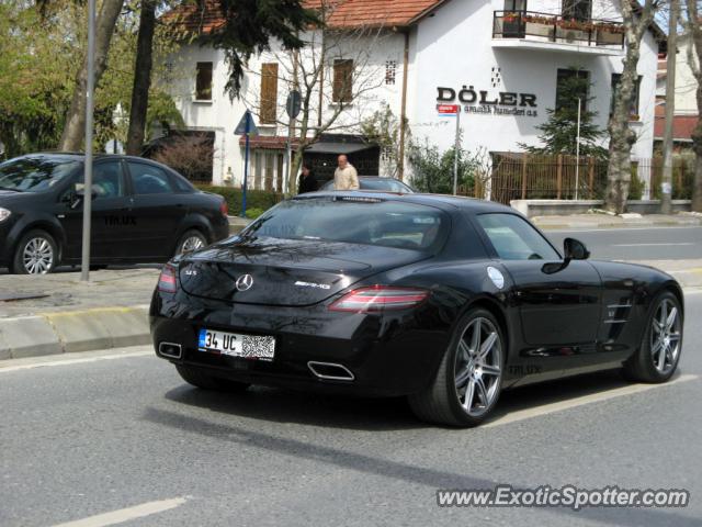 Mercedes SLS AMG spotted in Istanbul, Turkey