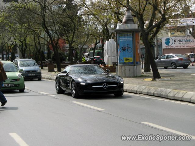 Mercedes SLS AMG spotted in Istanbul, Turkey