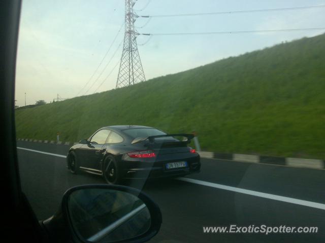 Porsche 911 GT2 spotted in Milano, Italy