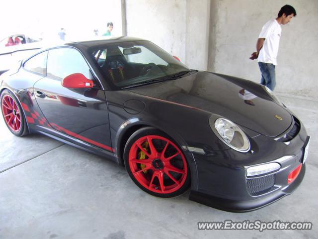 Porsche 911 GT3 spotted in Lima, Peru