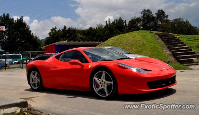 Ferrari 458 Italia spotted in Bogotá, Colombia