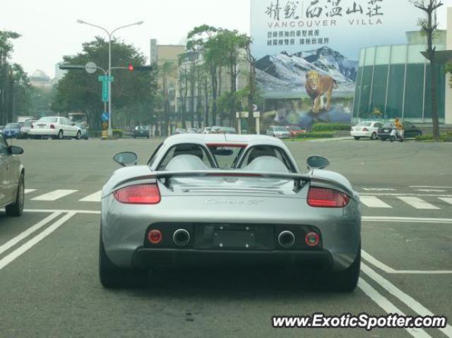 Porsche Carrera GT spotted in Beijing, China