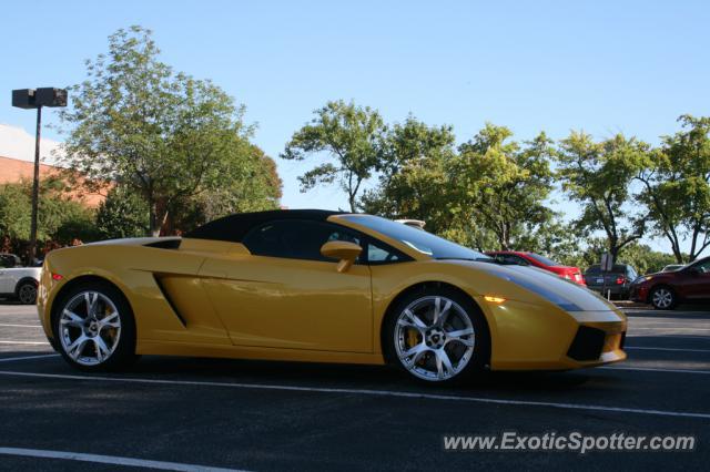 Lamborghini Gallardo spotted in St. Louis, Missouri