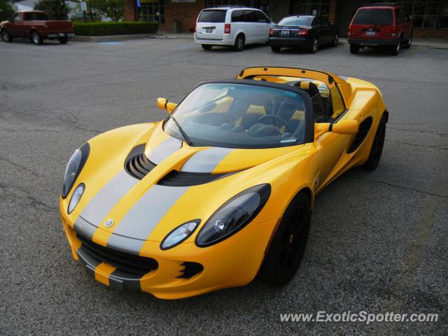 Lotus Elise spotted in Barrington, Illinois