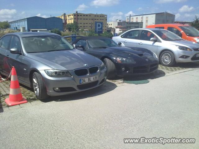 Dodge Viper spotted in Istanbul, Turkey