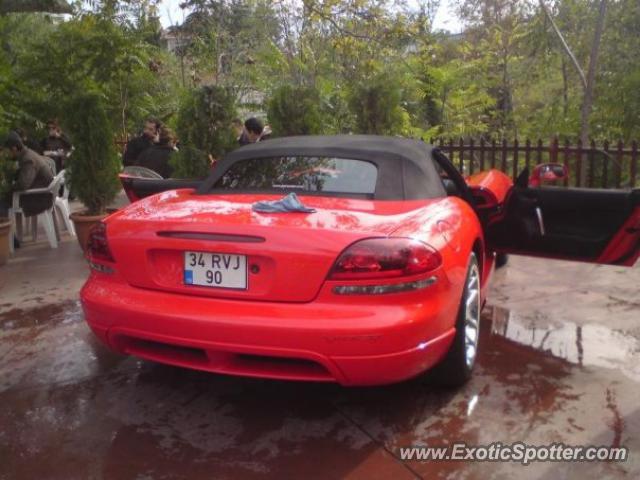 Dodge Viper spotted in Istanbul, Turkey