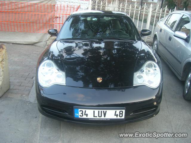 Porsche 911 Turbo spotted in Istanbul, Turkey