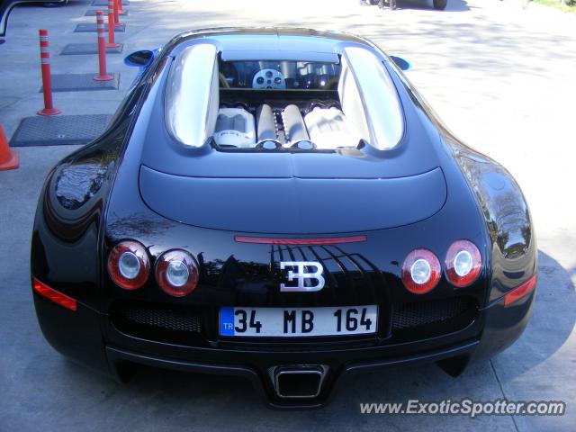 Bugatti Veyron spotted in Istanbul, Turkey