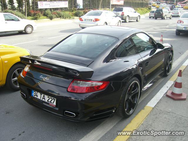 Porsche 911 Turbo spotted in Istanbul, Turkey