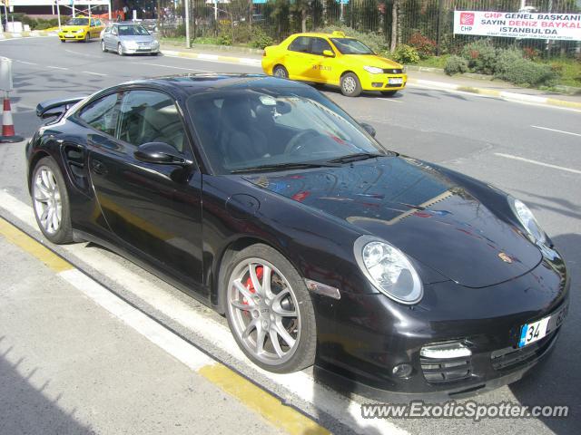 Porsche 911 Turbo spotted in Istanbul, Turkey