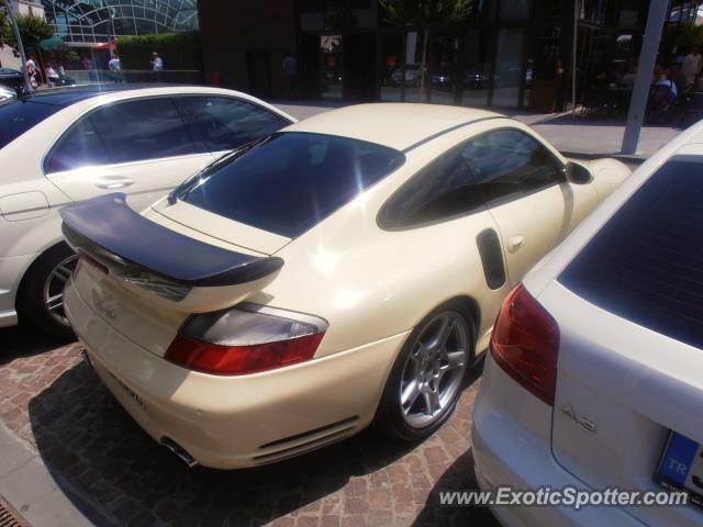 Porsche 911 Turbo spotted in Istanbul, Turkey