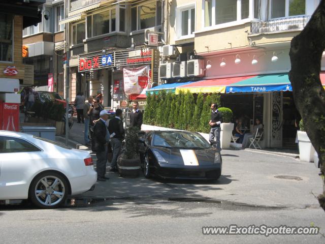 Lamborghini Gallardo spotted in Istanbul, Turkey