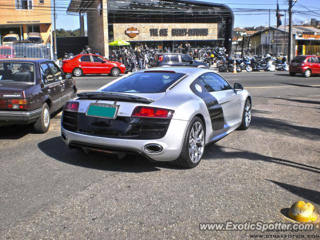 Audi R8 spotted in Curitiba, PR, Brazil