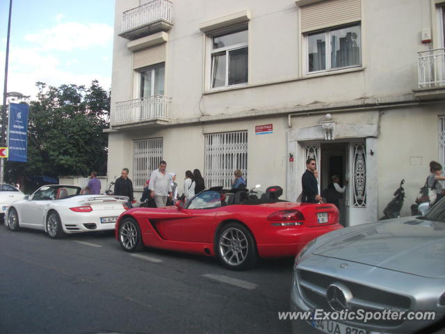 Dodge Viper spotted in Istanbul, Turkey