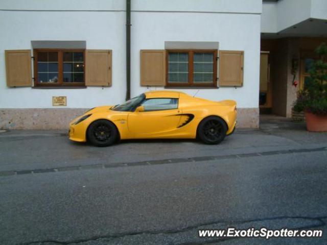 Lotus Elise spotted in Hintertux, Austria