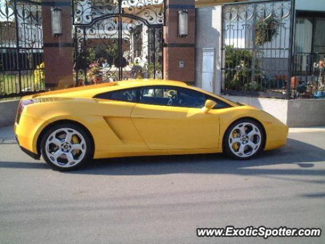 Lamborghini Gallardo spotted in Beijing, China