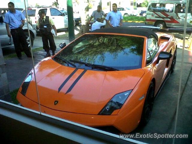 Lamborghini Gallardo spotted in Lima, Peru