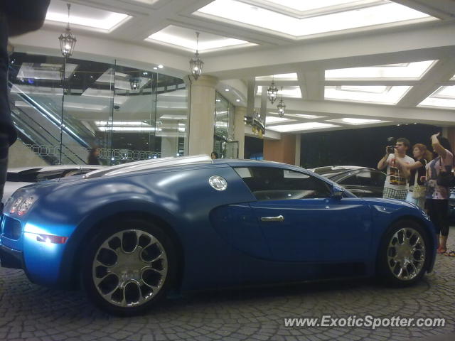 Bugatti Veyron spotted in Dubai, United Arab Emirates