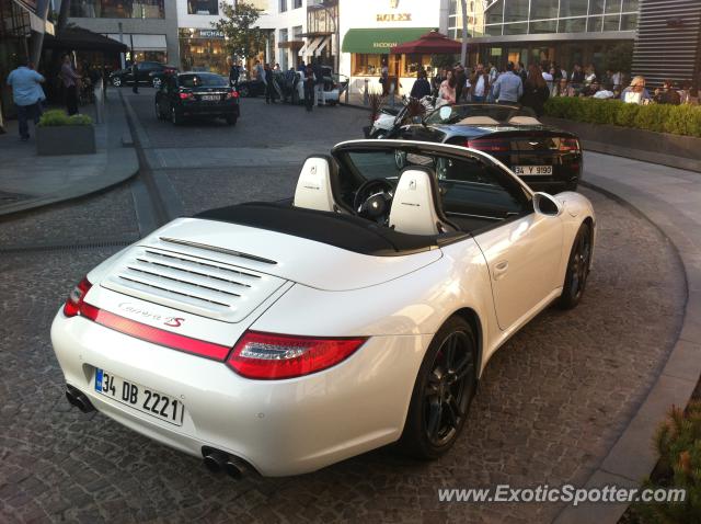 Porsche 911 spotted in Istanbul, Turkey