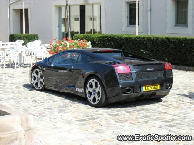 Lamborghini Gallardo spotted in Near Paris, France