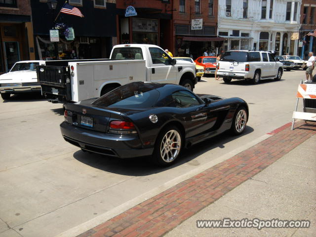 Dodge Viper spotted in Galena, Illinois