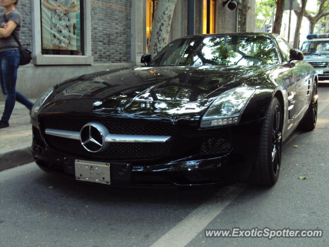 Mercedes SLS AMG spotted in Shangahi, China