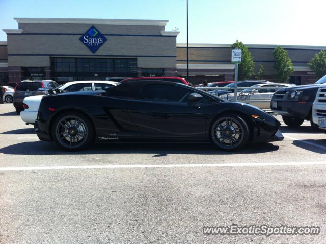 Lamborghini Gallardo spotted in St. Louis, Missouri