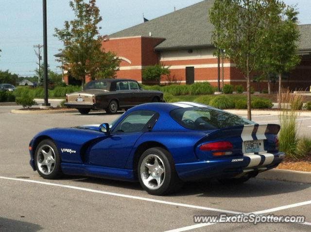 Dodge Viper spotted in St. Louis, Missouri