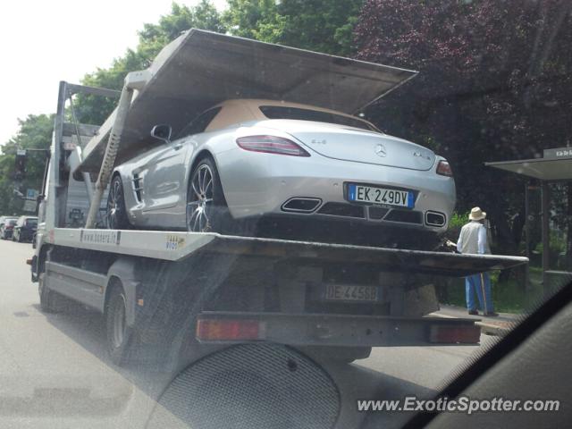 Mercedes SLS AMG spotted in Milano, Italy