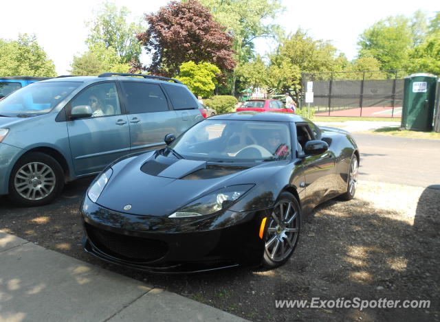 Lotus Evora spotted in Wilmette, Illinois