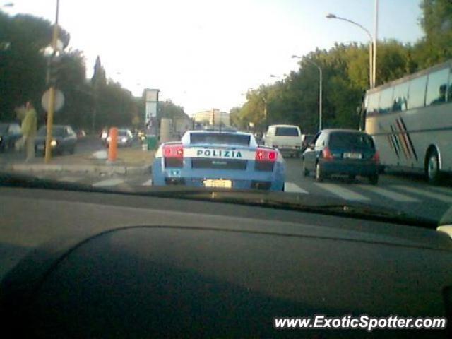 Lamborghini Gallardo spotted in Rome, Italy