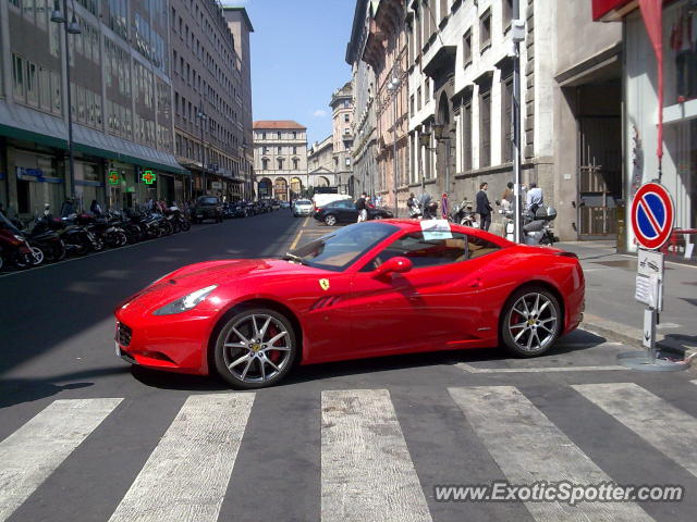 Ferrari California spotted in Milano, Italy