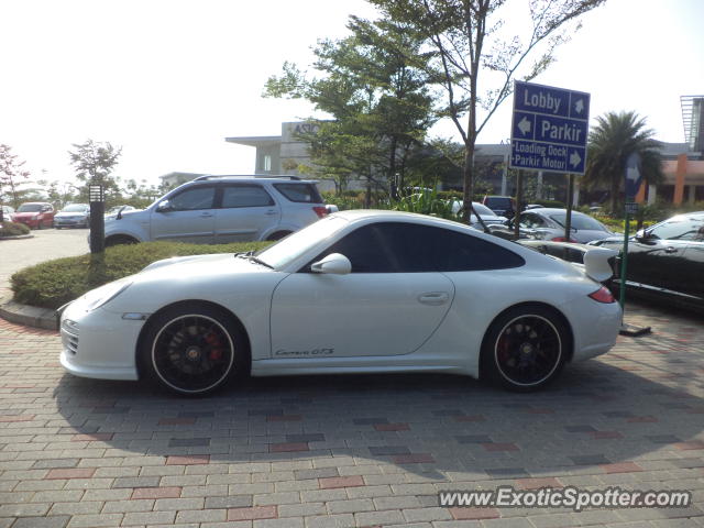 Porsche 911 spotted in Jakarta, Indonesia