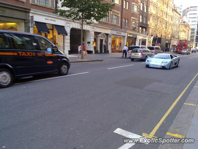 Lamborghini Diablo spotted in London, United Kingdom