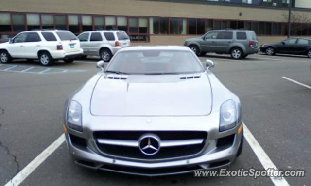 Mercedes SLS AMG spotted in New cannen, Connecticut