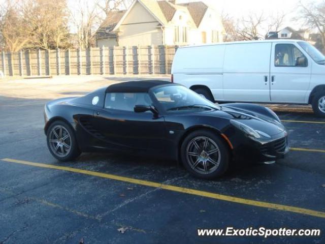 Lotus Elise spotted in Hinsdale, Illinois