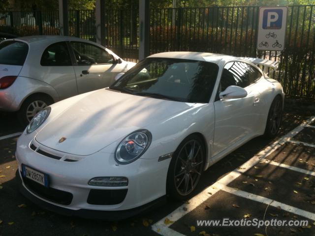 Porsche 911 GT3 spotted in Milano, Italy