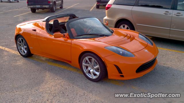 Tesla Roadster spotted in Wilmette, Illinois