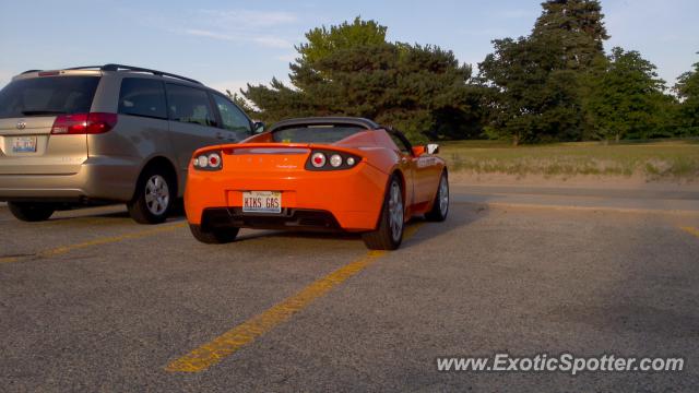 Tesla Roadster spotted in Wilmette, Illinois