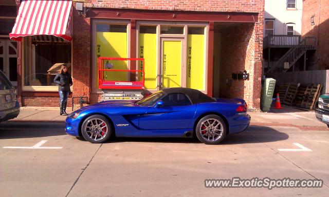 Dodge Viper spotted in Galena, Illinois