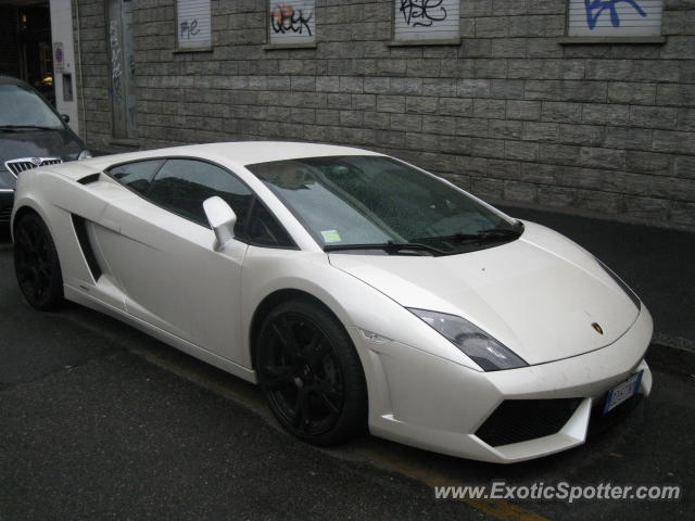 Lamborghini Gallardo spotted in Milano, Italy